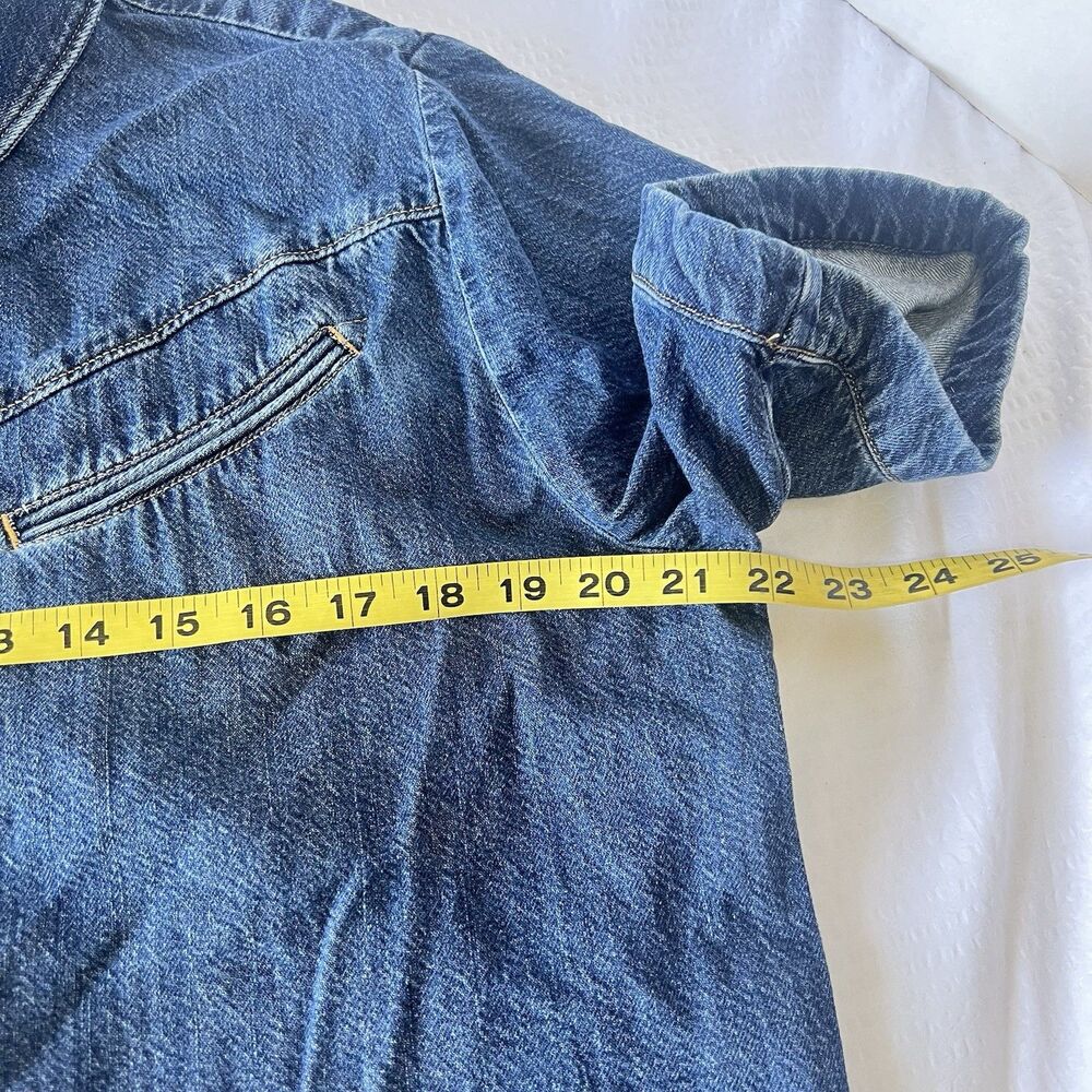 Levi's Women's Medium Wash Camp Shirt Short Sleeve Snaps - Picture 5 of 7